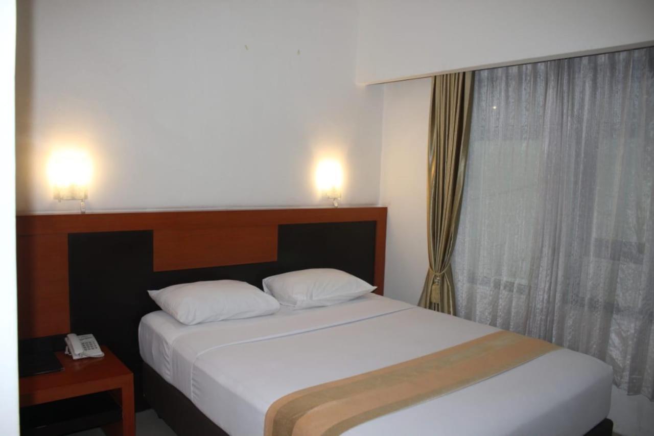 Hotel Grand Karawang Indah Экстерьер фото