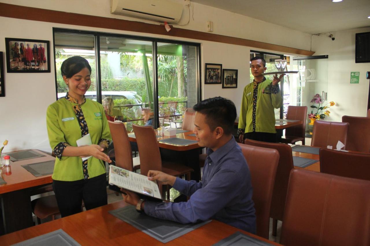Hotel Grand Karawang Indah Экстерьер фото